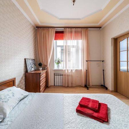 Central Apartments Rynok Lviv Bagian luar foto