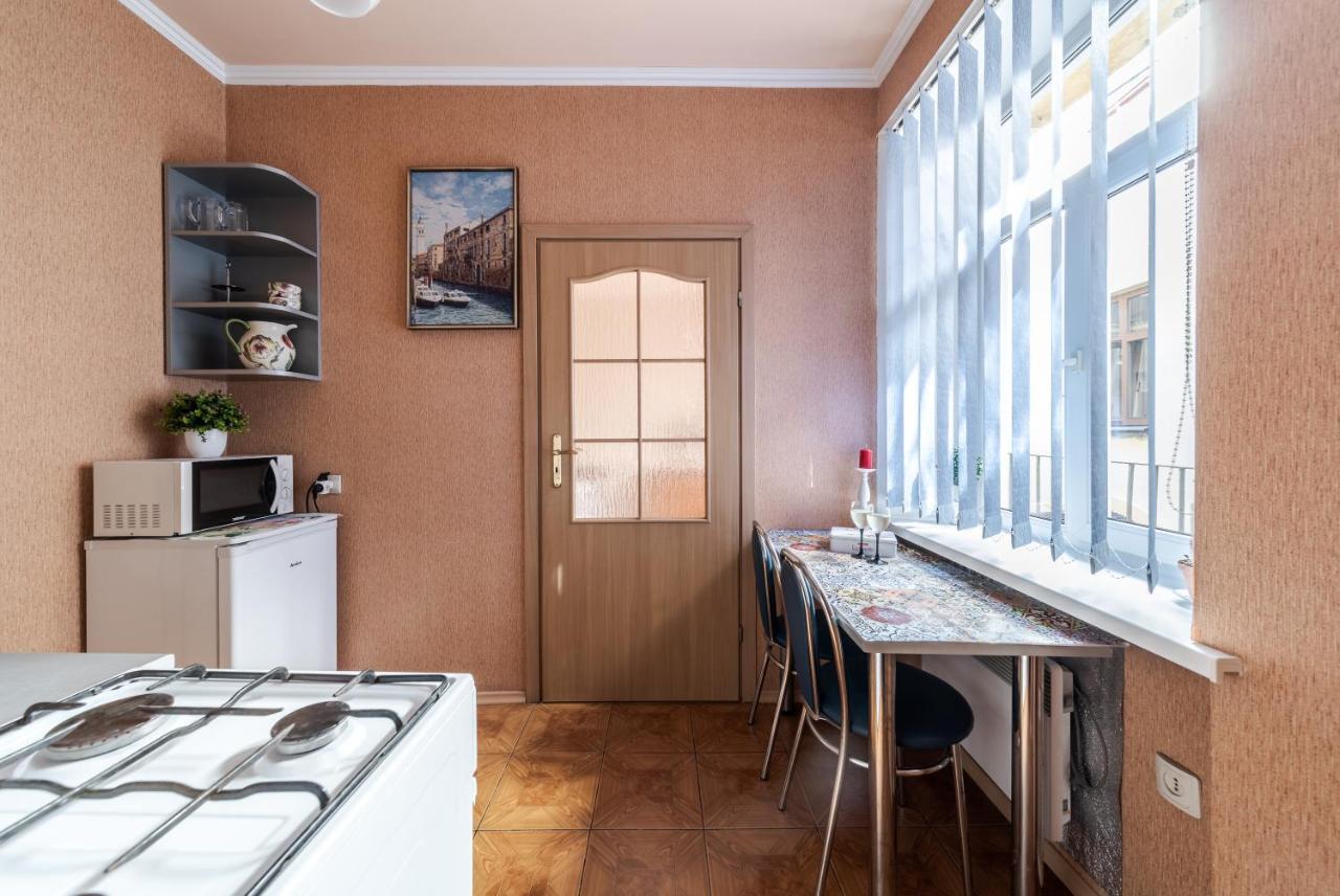 Central Apartments Rynok Lviv Bagian luar foto