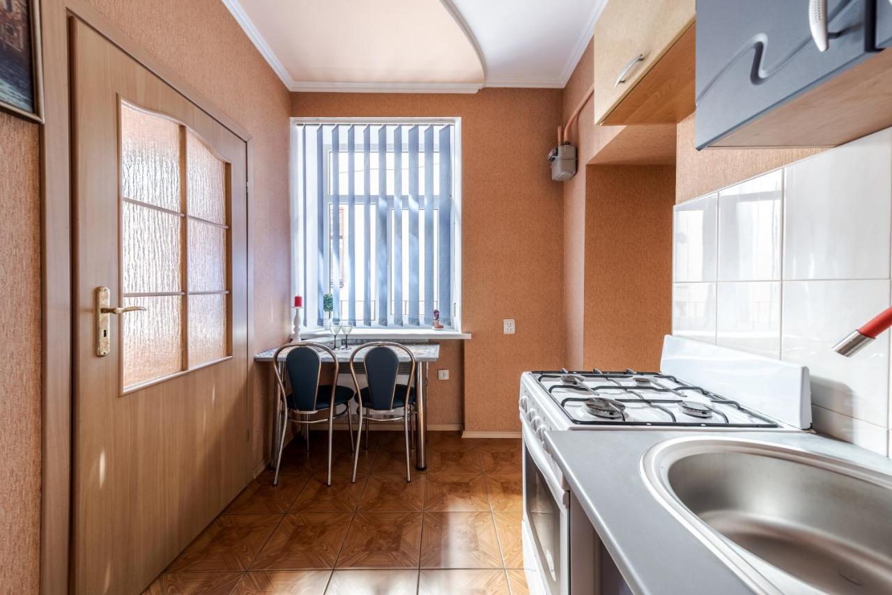 Central Apartments Rynok Lviv Bagian luar foto