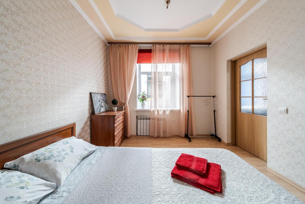 Central Apartments Rynok Lviv Bagian luar foto
