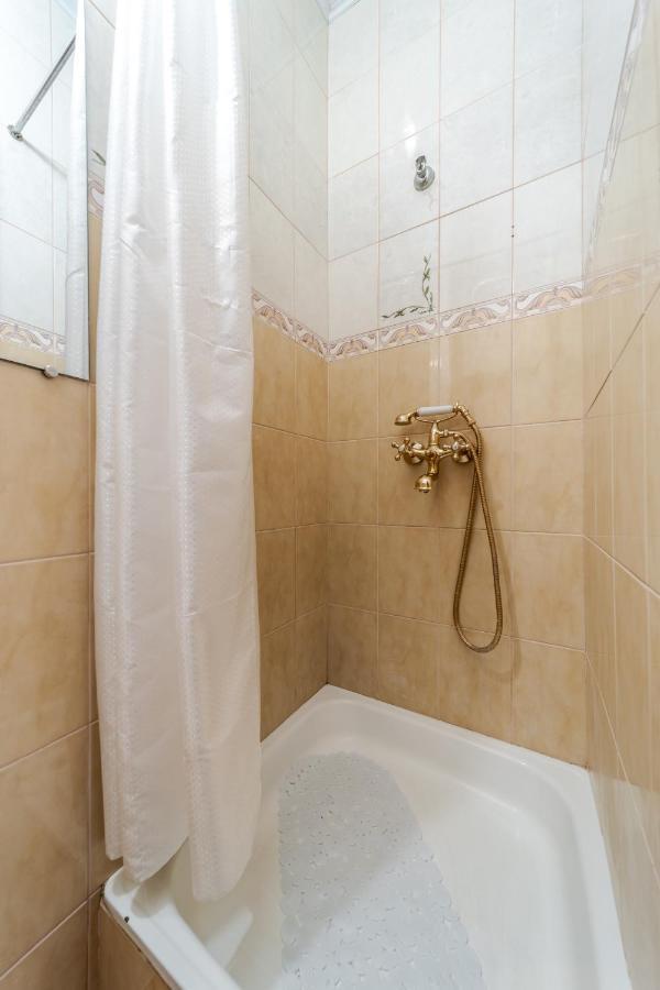 Central Apartments Rynok Lviv Bagian luar foto