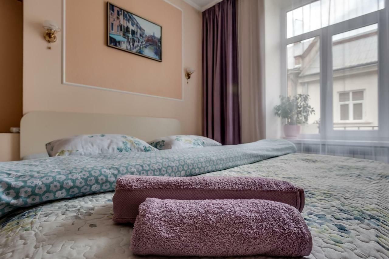 Central Apartments Rynok Lviv Bagian luar foto