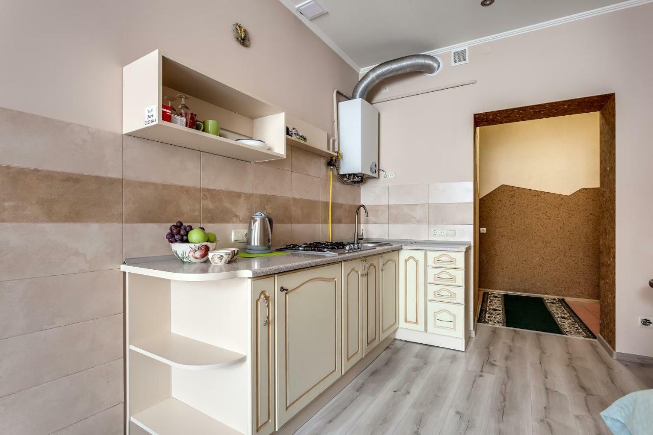 Central Apartments Rynok Lviv Bagian luar foto