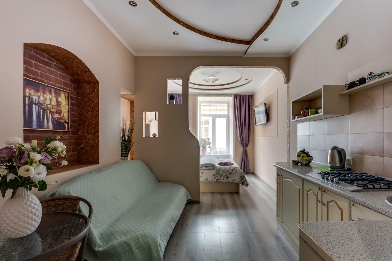 Central Apartments Rynok Lviv Bagian luar foto