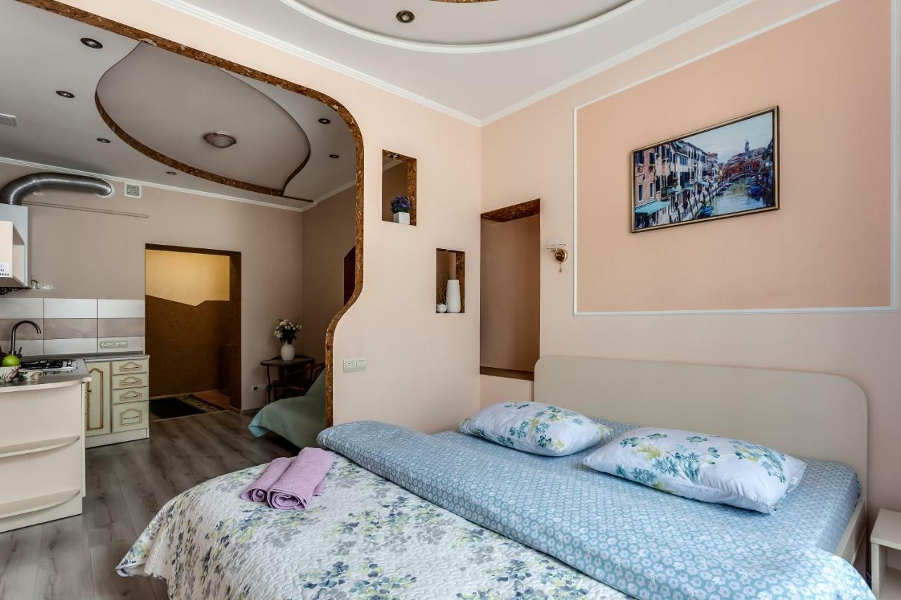 Central Apartments Rynok Lviv Bagian luar foto