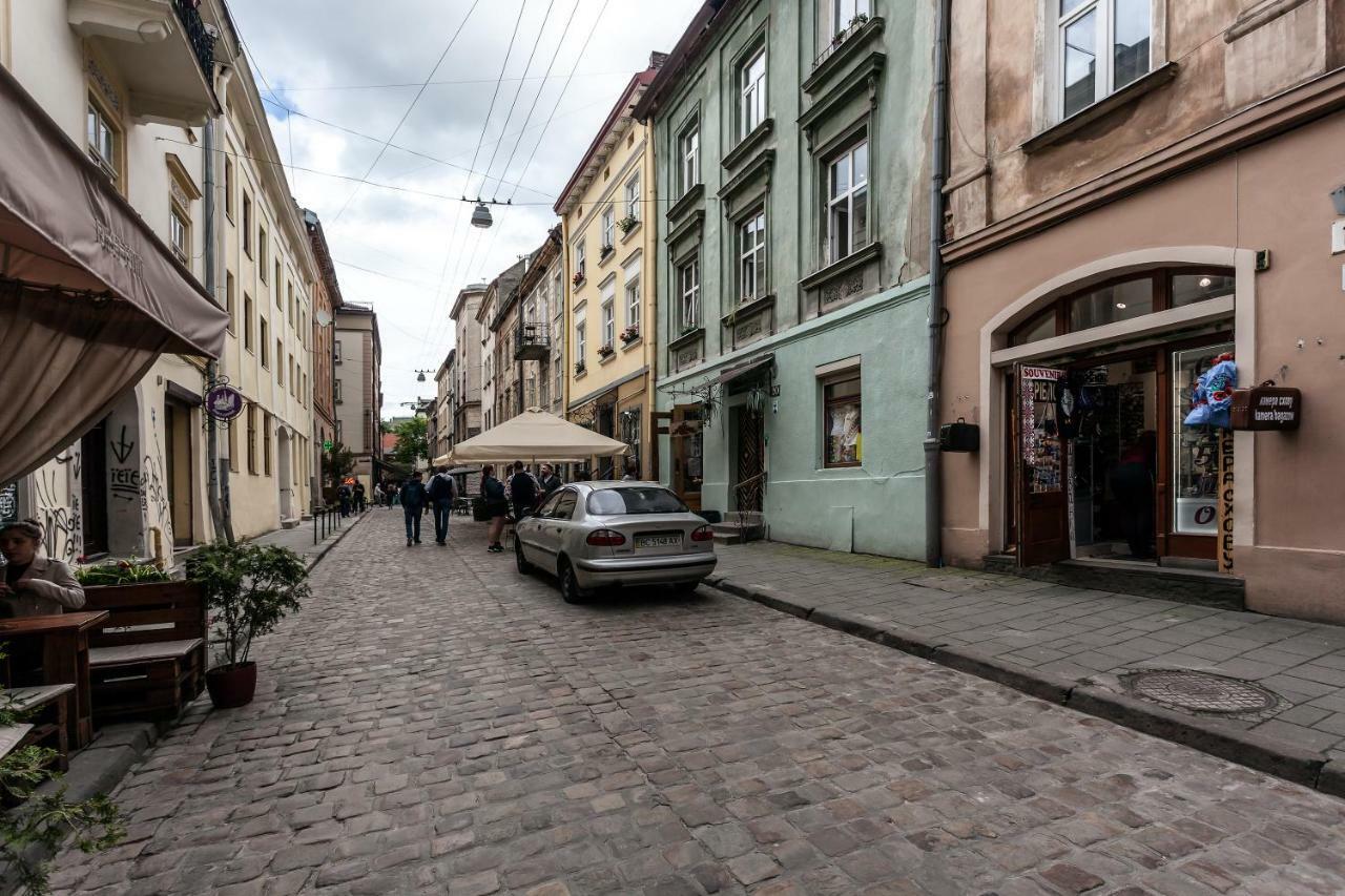 Central Apartments Rynok Lviv Bagian luar foto