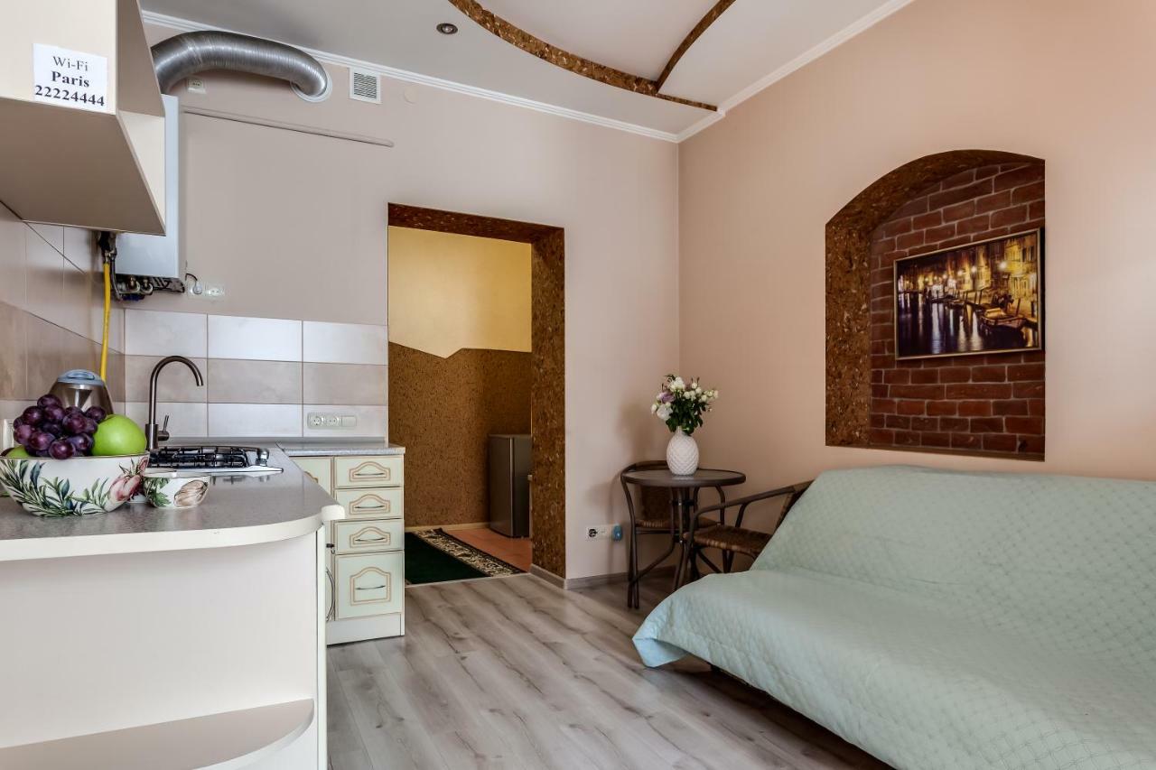 Central Apartments Rynok Lviv Bagian luar foto